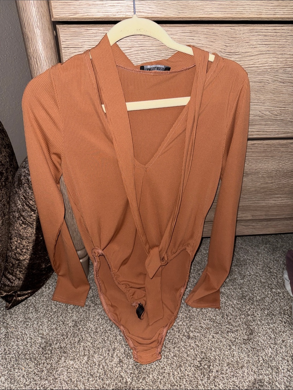 Missguided + Rust Long Sleeve Ribbed V-Neck Bodysuit